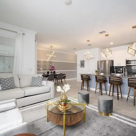 Luxury 4 Bedroom 3 Bath Pool Home 267